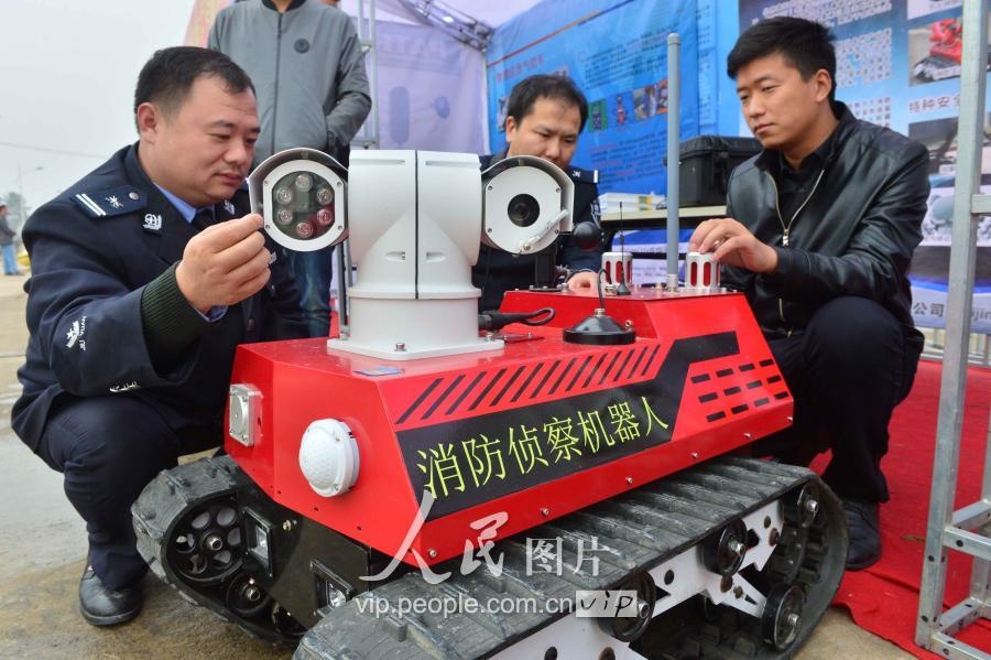 北京凌天攜消防滅火機器人、偵查機器人助力人全國危化品應(yīng)急救援