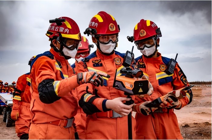 1757043644640631.jpg 內(nèi)蒙古消防開(kāi)展“北疆藍(lán)光·2025”全區(qū)消防救援隊(duì)伍地震災(zāi)害救援實(shí)戰(zhàn)拉動(dòng)演練.jpg